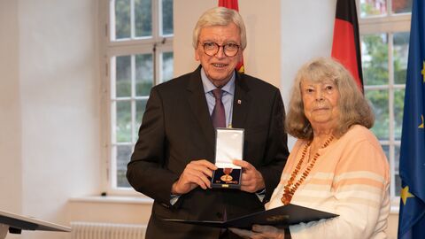 Auszeichnungen zu "75 Jahre Hessen"