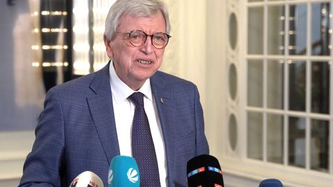 Ministerpräsident Volker Bouffier ist vor die Presse getreten um die angedachten Corona-Maßnahmen vorzustellen.