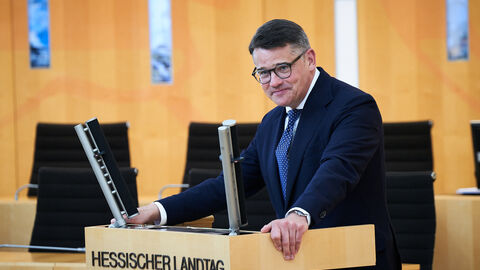 In seiner ersten Rede als Ministerpräsident vor dem Hessischen Landtag dankte Boris Rhein allen, die ihn gewählt haben und warb für eine faire Zusammenarbeit, eine Kultur des Gesprächs und des Dialogs.