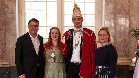 Ministerpräsident Boris Rhein und seine Frau Tanja Raab-Rhein empfangen im Schloss Biebrich in Wiesbaden hessische Fastnachtsvereine