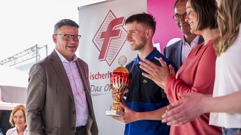 Ministerpräsident Rhein ehrt die Sieger der 5. Hessischen Fleischwurstmeisterschaft