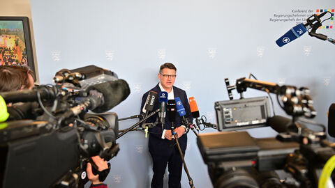 Vor dem Beginn der gemeinsamen Beratungen der Regierungschefinnen und Regierungschefs der Länder am Freitag im Gesellschaftshaus Palmengarten