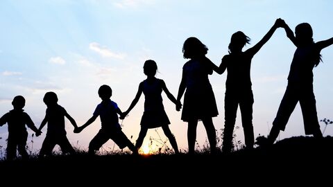 Ministerpräsident Boris Rhein setzt sich für die Stärkung der Kinderrechte ein