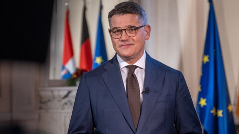 Ministerpräsident Boris Rhein bei der Aufzeichnung seiner Neujahrsansprache