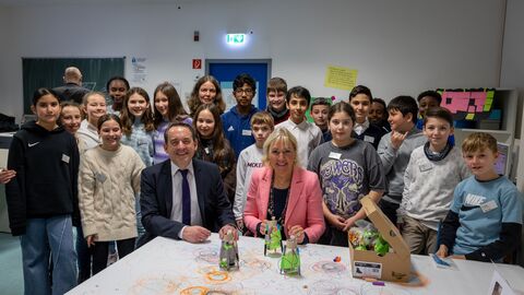 Kultusminister Lorz und Digitalministerin Sinemus zu Besuch an der Carl-von-Weinberg-Schule in Frankfurt