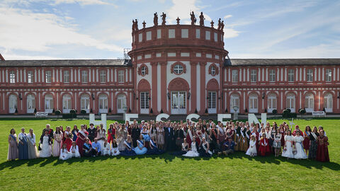 Ministerpräsident Boris Rhein empfängt gemeinsam mit seiner Frau Tanja Raab-Rhein hessische Hoheiten im Wiesbadener Schloss Biebrich. 